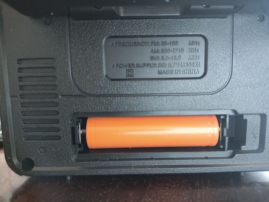 Радіоприймач колонка із сонячною панеллю. 3 Bluetooth та USB/SD