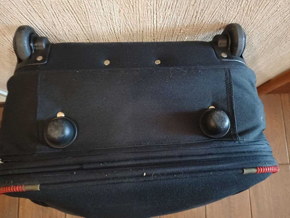 Текстильный чемодан британского бренда IT Luggage (International Traveller) размер 67х43х25 см