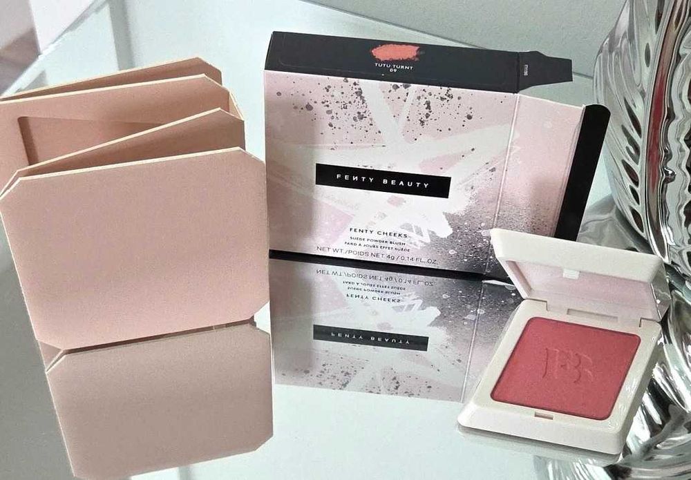 Fenty Beauty Cheeks Suede Powder Blush róż do policzków -Tutu Turnt 09