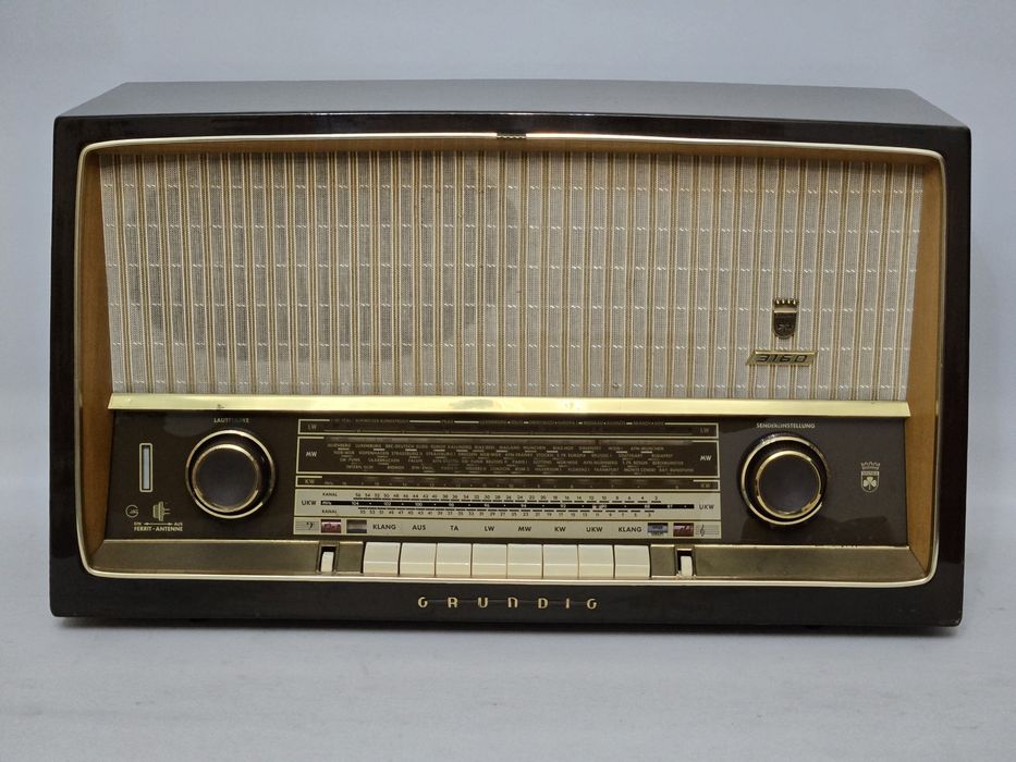 Rádio antigo reparado Grundig