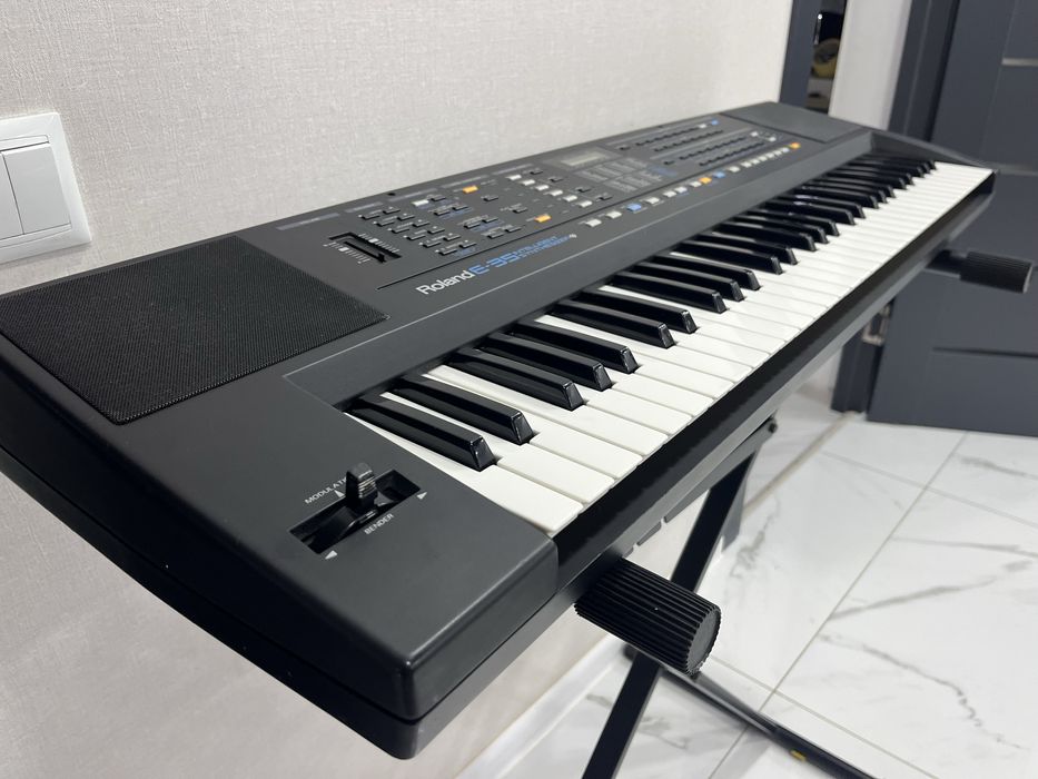 Клавиатура Roland E-35 / Синтезатор / пиано