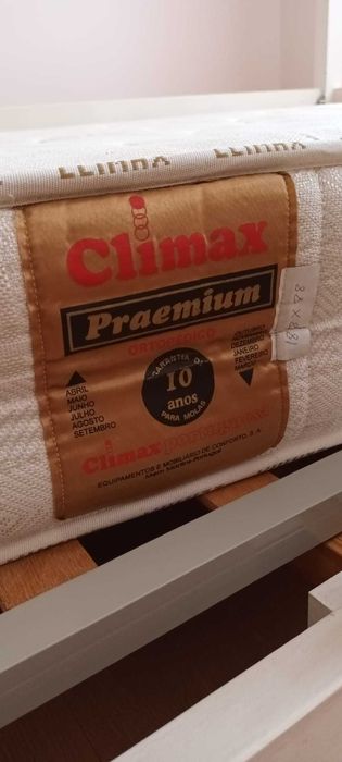 Cama de Criança em forma de Casinha com Estrado e Colchão