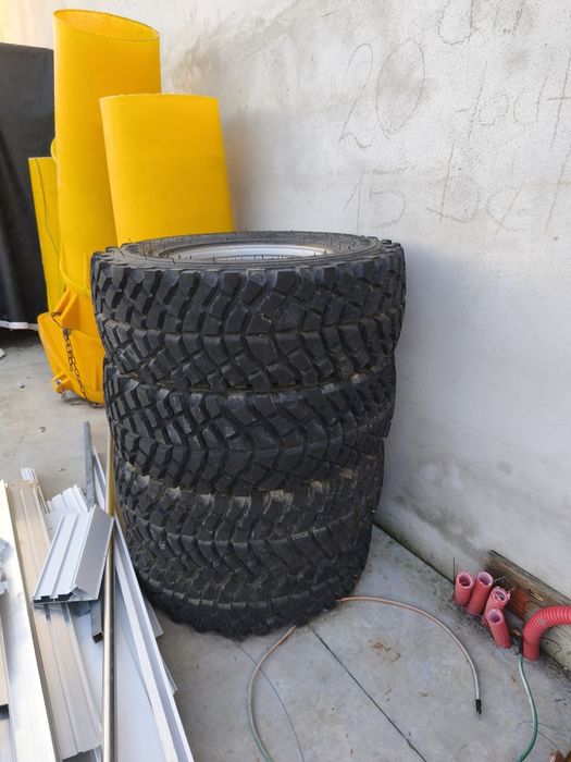 4 Pneus + jantes para jipe Pajero