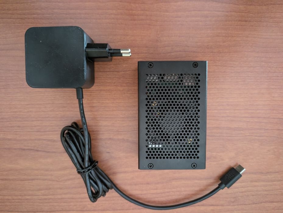 Raspberry Pi 5 4Gb (c/ caixa e power supply)