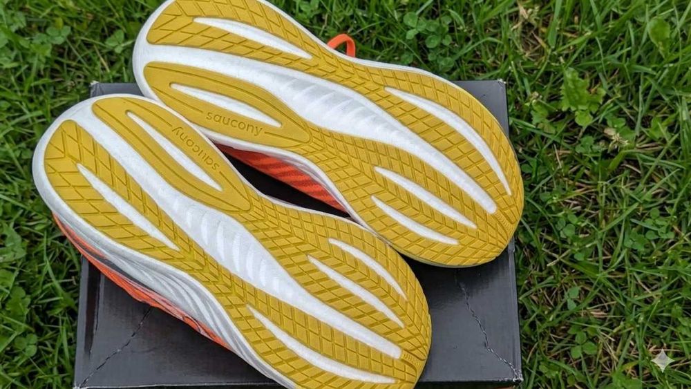 Saucony TRIUMPH 22, 39 кросівки для бігу,