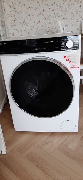 Pralka Sharp otwierana z boku