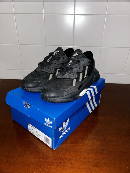 Adidas Ozweego J pretos e cinzento