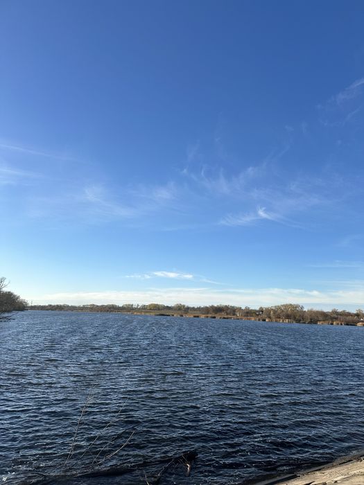 Продаж будинку з виходом до річки