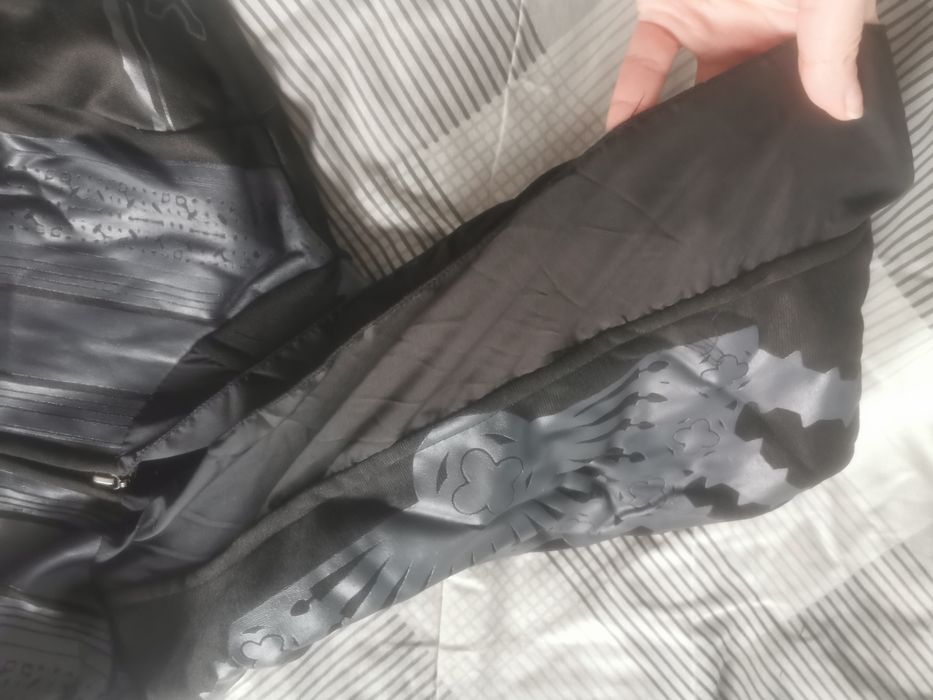 Cathedral hoodie Casaco médio com capuz, estampagem e fecho lua