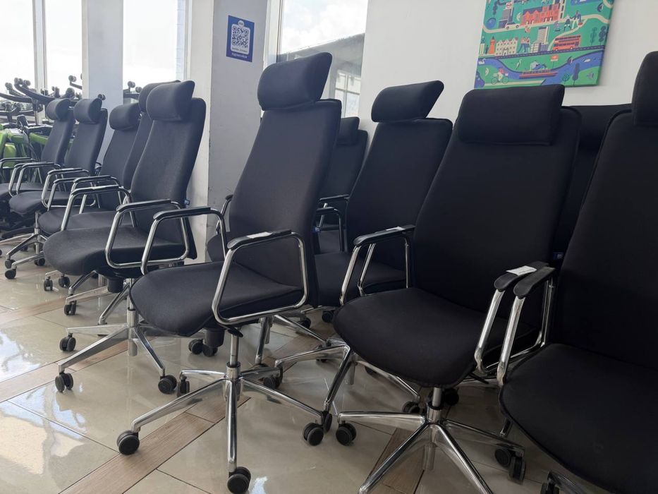 РАСПРОДАЖА офисных кресел стульев и мебели для офиса