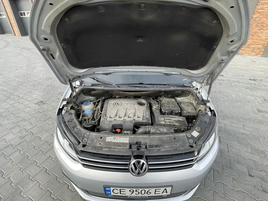 Volkswagen Touran 2.0 tdi 2012 року