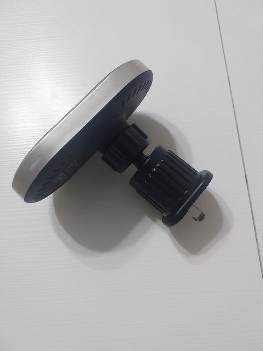 Бездротова зарядка в авто