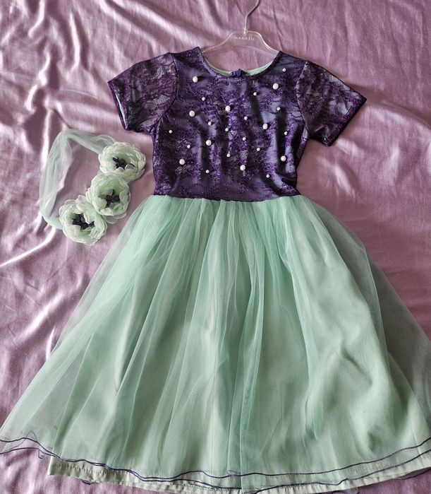 Сукня святкова з декоративною пов'язкою на голову на дівчинку 140см.