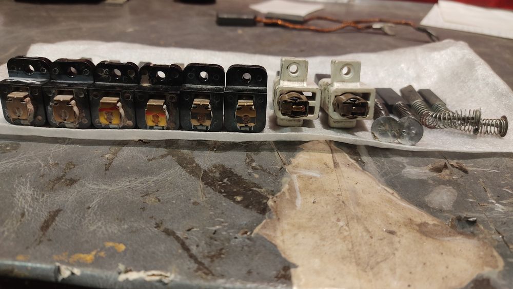 Щітки графітові.