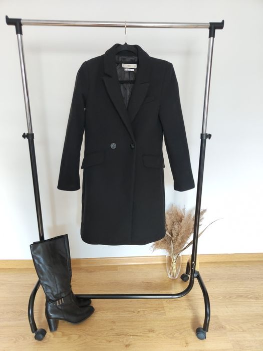 Klasyczny elegancki płaszcz z wełną