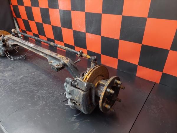 Eixo dianteiro NISSAN Cabstar Chassis (F24M, F24W)