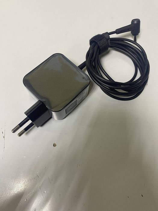 Блок живлення (зарядка) ноутбука Asus 45W (19V 2,37А 4,5мм*3,0мм)