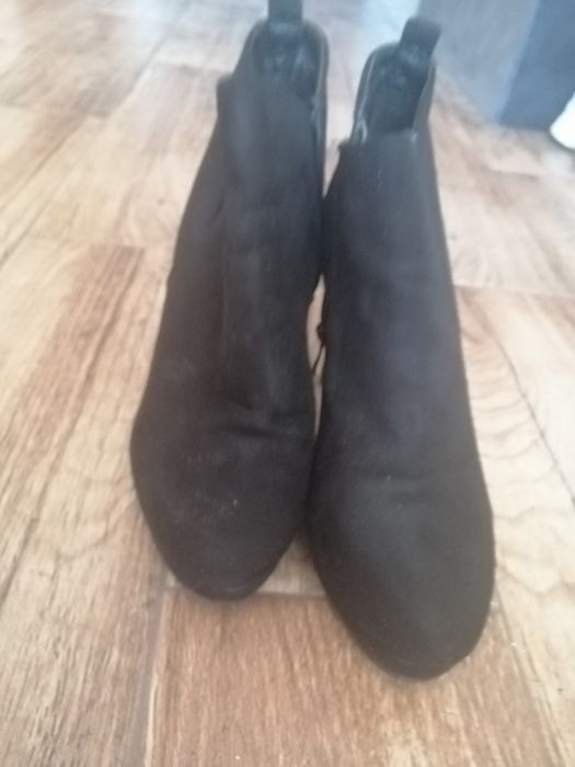 Buty damskie na obcasie