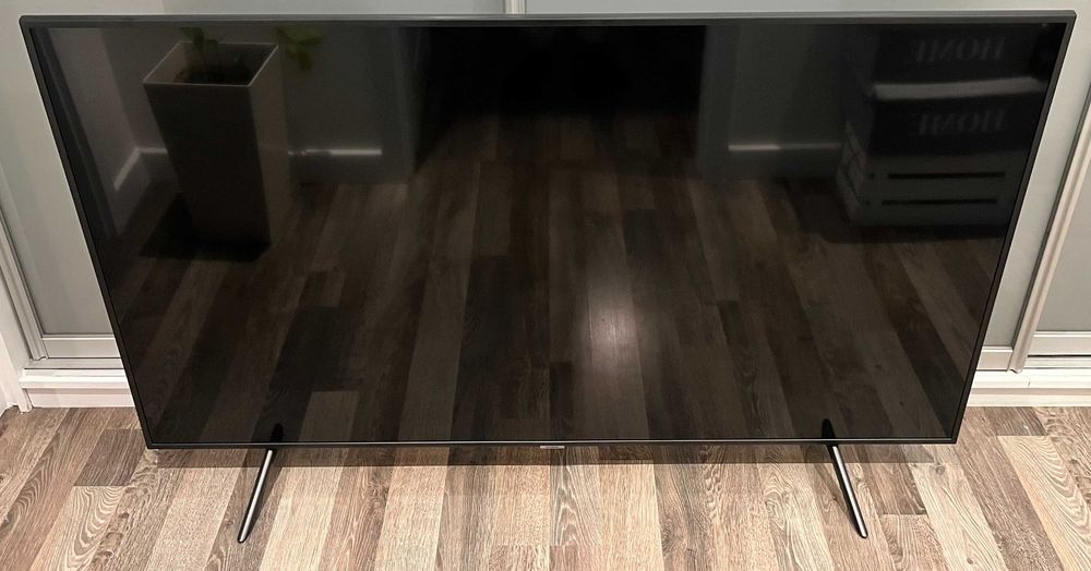65 cali Samsung 4K UHD Smart TV