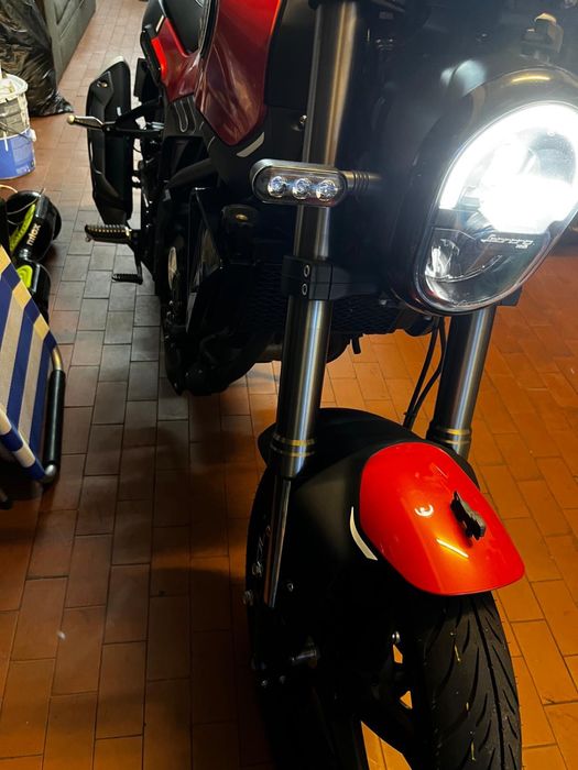 Benelli 125 ano 2022 com poucos KMs