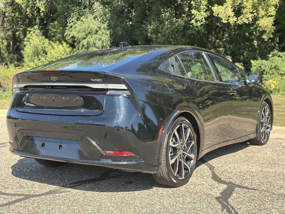 Toyota Prius Prime      2024