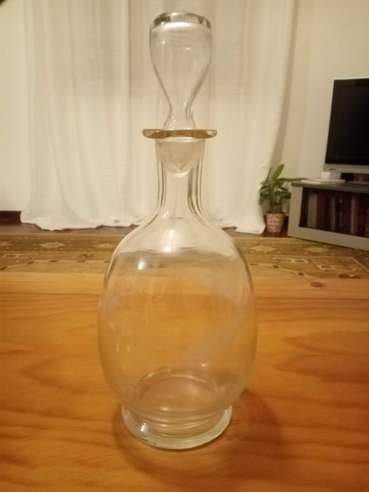 Conjunto de copos e garrafa para licor