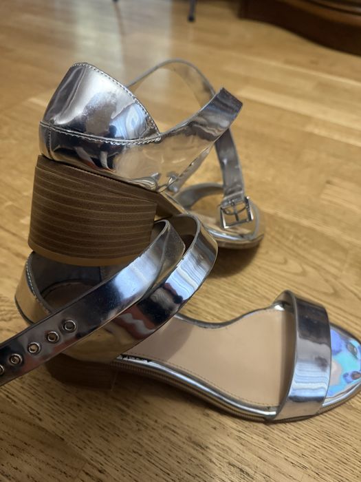 Продам Босоніжки Bershka