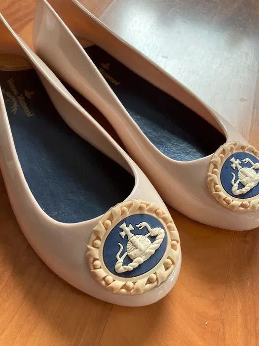 Melissa Vivienne Westwood r. 40