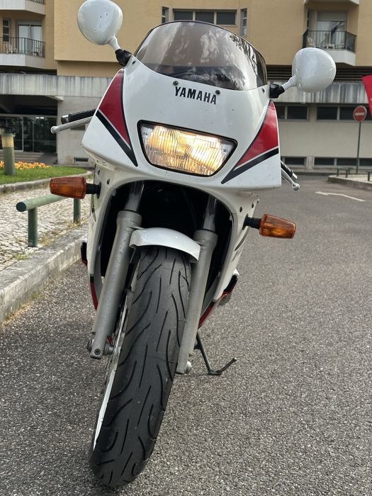 Yamaha FZR 400RR (4DX)