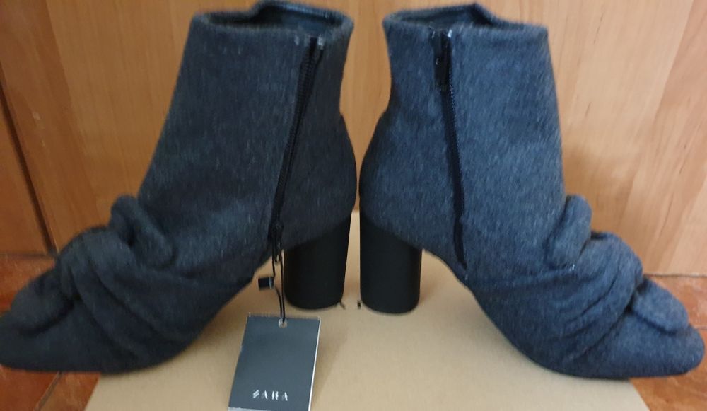 Botki ZARA Ankle Boot 3152/201/004

Rozmiary: 36, 37, 38, 39

Cena: 50