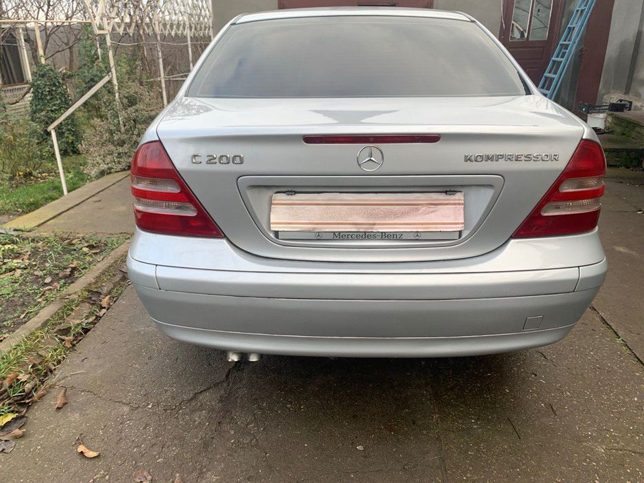 Авто Mercedes-Benz C200