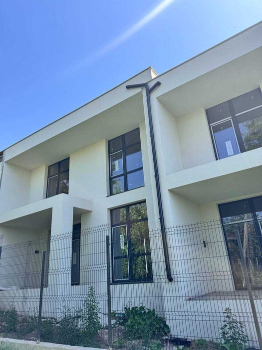 Продаж сучасного котеджу у с. Малечковичі (вул. Центральна)