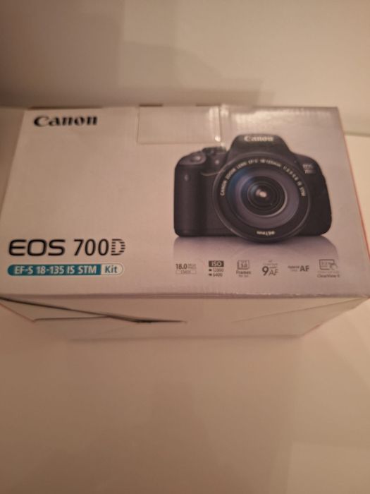 Canon 700D com lente 18-135