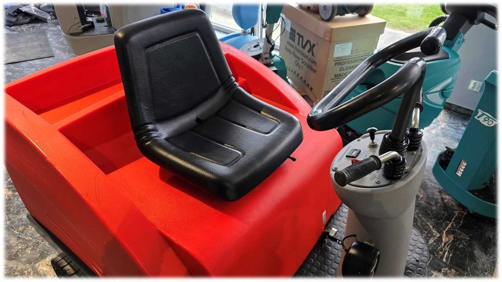 Zamiatarka fotelowa Hako Sweepmaster 900 R