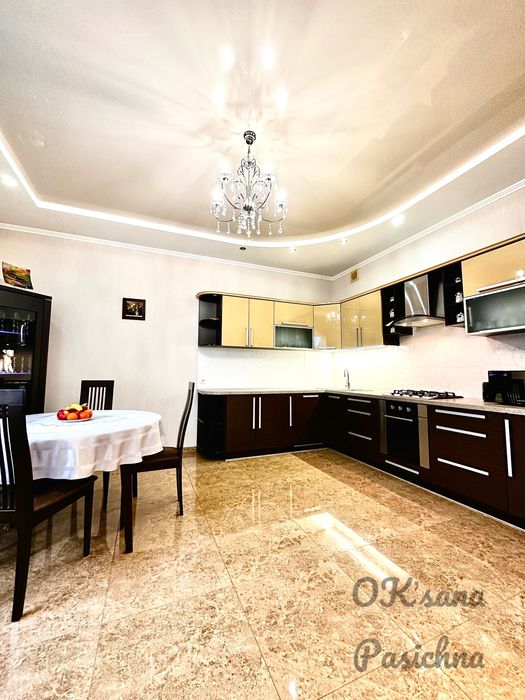 Продам дом с бассейном и сауной , Новоалександровка , Кристальный