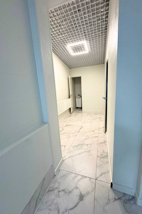 Здається у оренду просторий магазин у відмінній локації. 180 кв.м