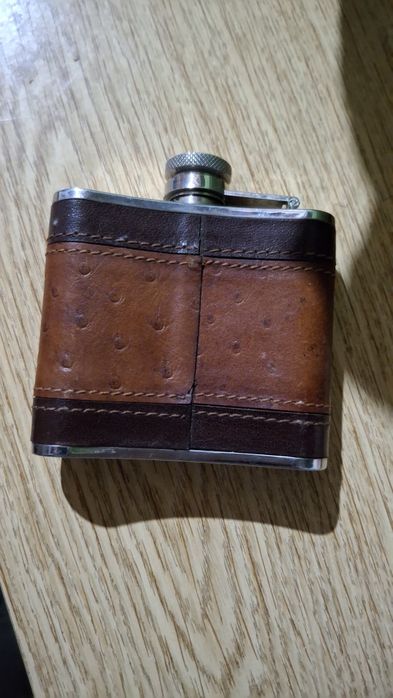 Cantil de metal para beber