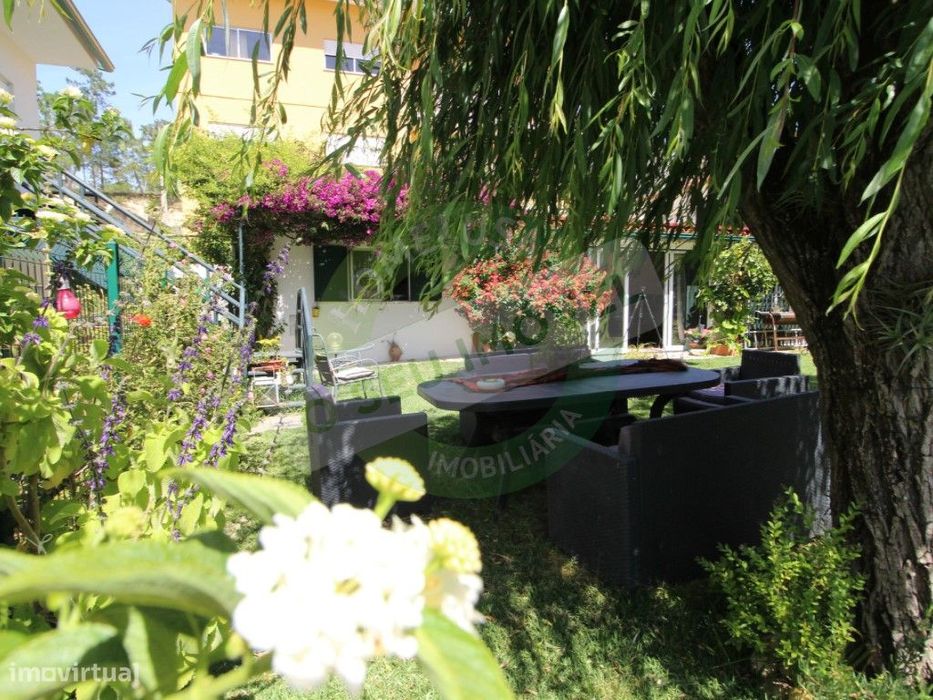 Apartamento T3+2 com jardim e estúdio independente..