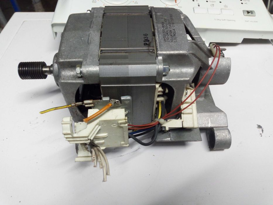 silnik napędowy UAH522300 do pralki Electrolux EWW12470W