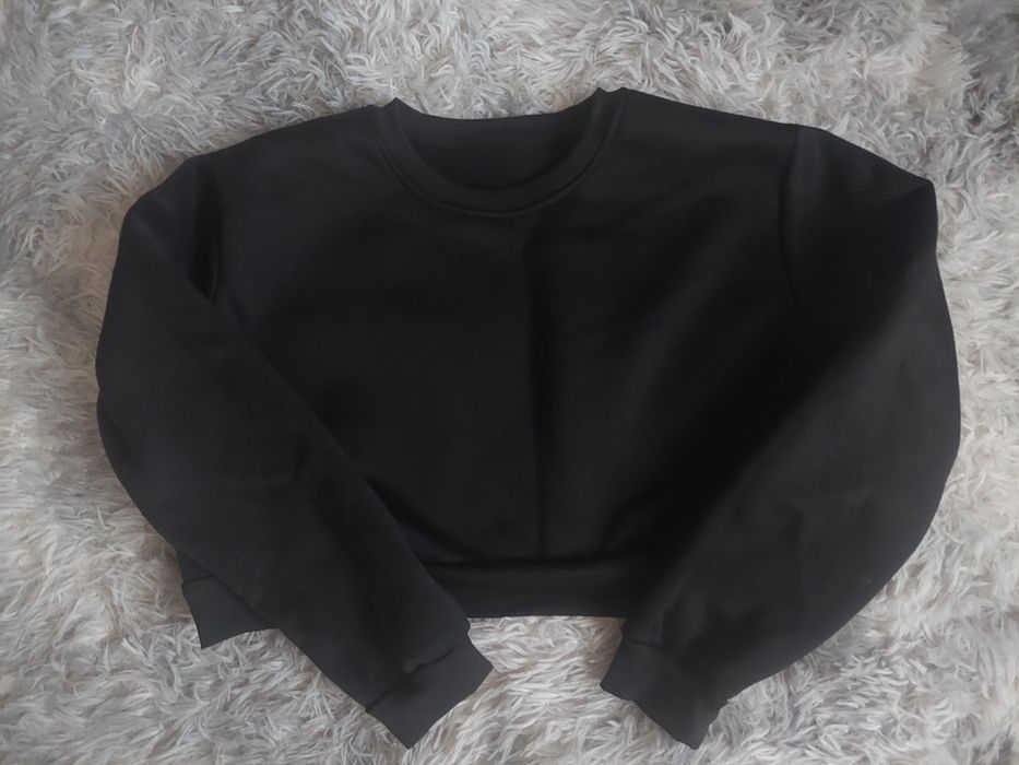 Чорна укорочена кофтинка