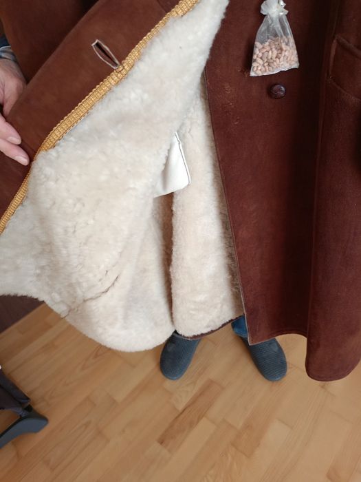 Piękny kożuch damski.