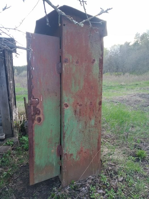 Металева   будка