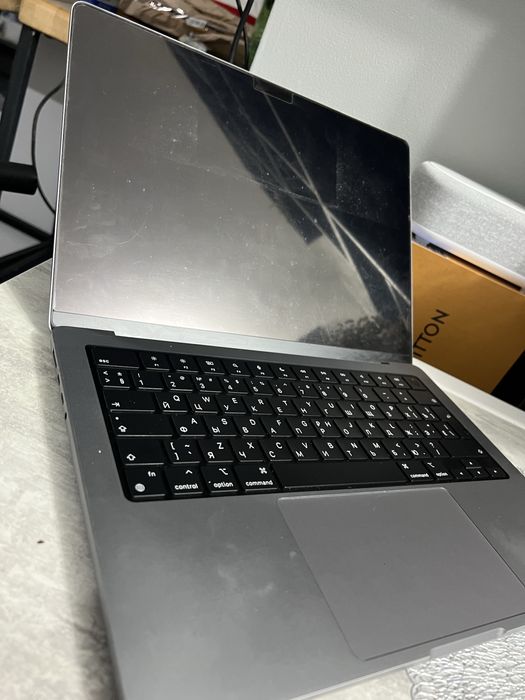 Продам маккбук apple MacBook Pro m1 pro 16 256gb a2779 битий екран
