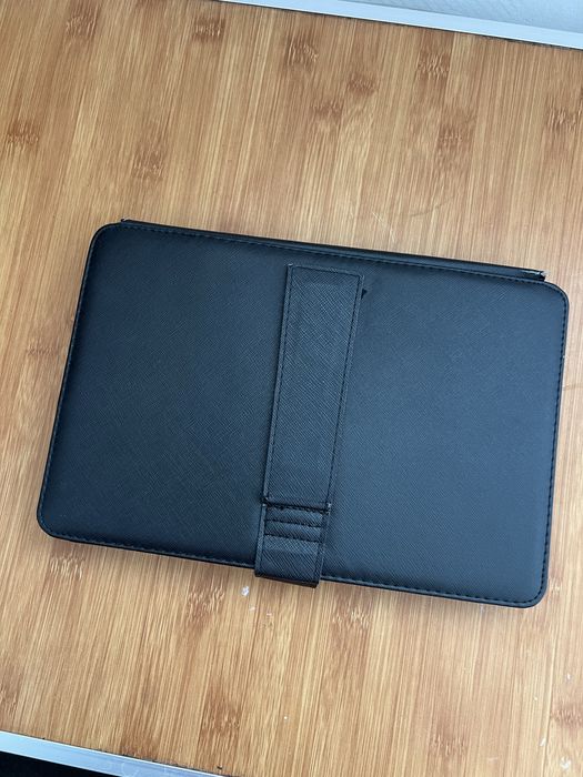 Клавиатура-чехол для планшета