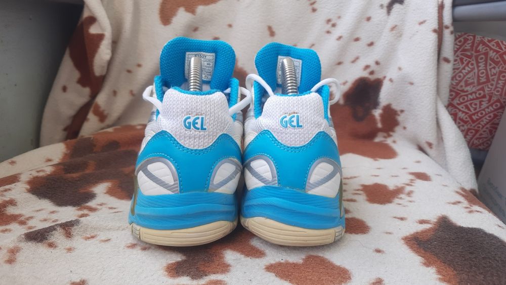 Жіночі кросівки Asics 40