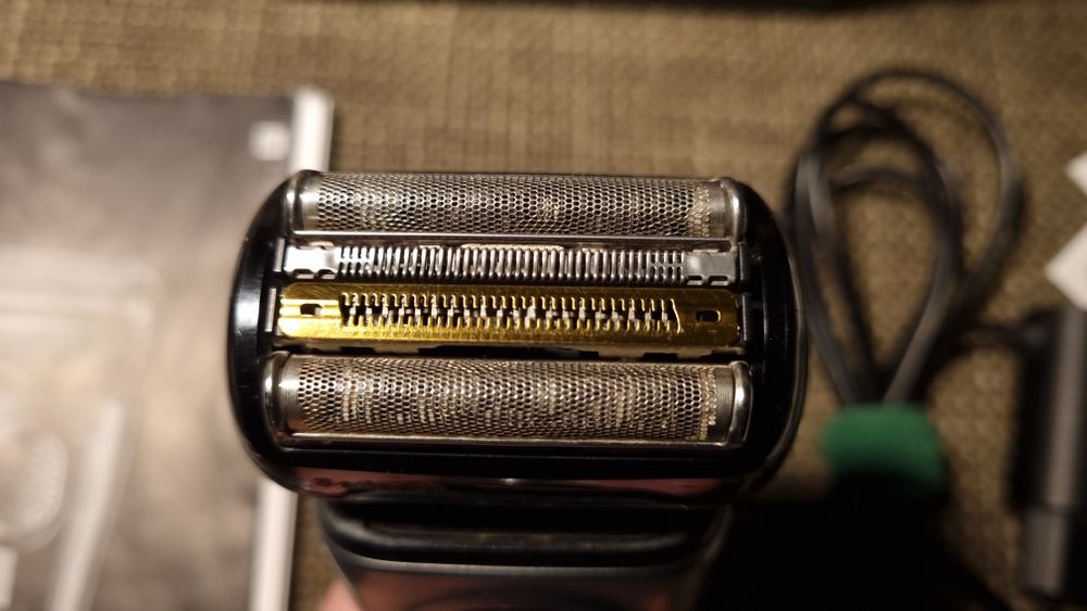 Sprzedam golarke ze stacja myjącą Braun Series 9