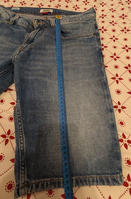 Spodnie jeansowe krótkie Tommy Jeans