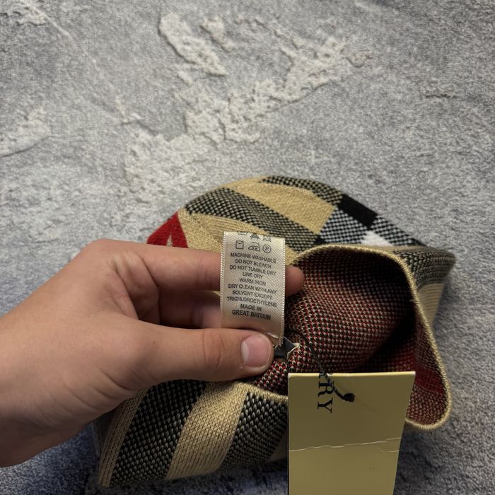 Щапка Burberry в клітинку нова