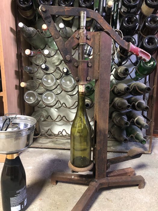 Engarrafador de vinho antigo