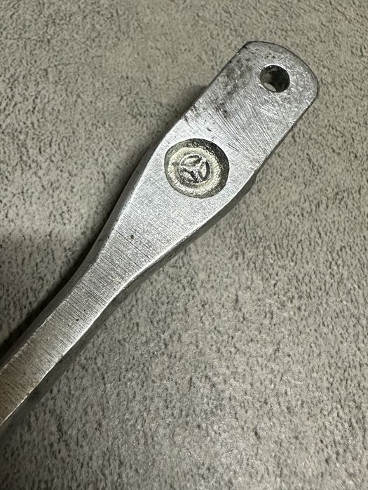 Klucz do dachu hebel W107 R107 ORYGINAŁ